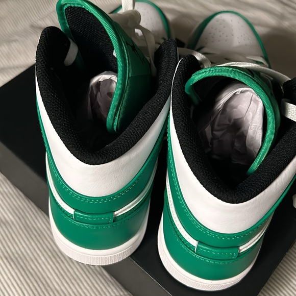 [DQ8426-301] Mens Air Jordan 1 MID 'LUCKY GREEN'
NWOT! - Picture 8 of 8